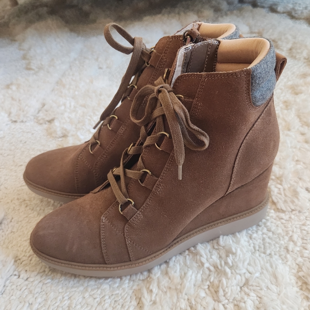 Dr. Scholls lace up wedge booties